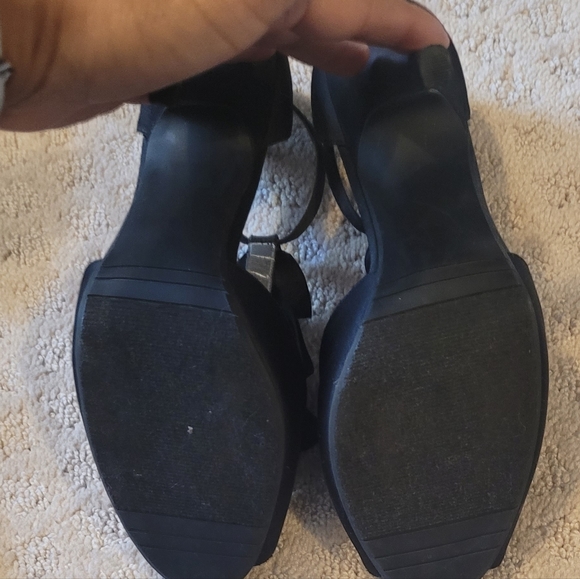 Nine West "Lady" Pump - Picture 2 of 2